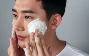 Sữa rửa mặt tốt cho nam có da sạm màu